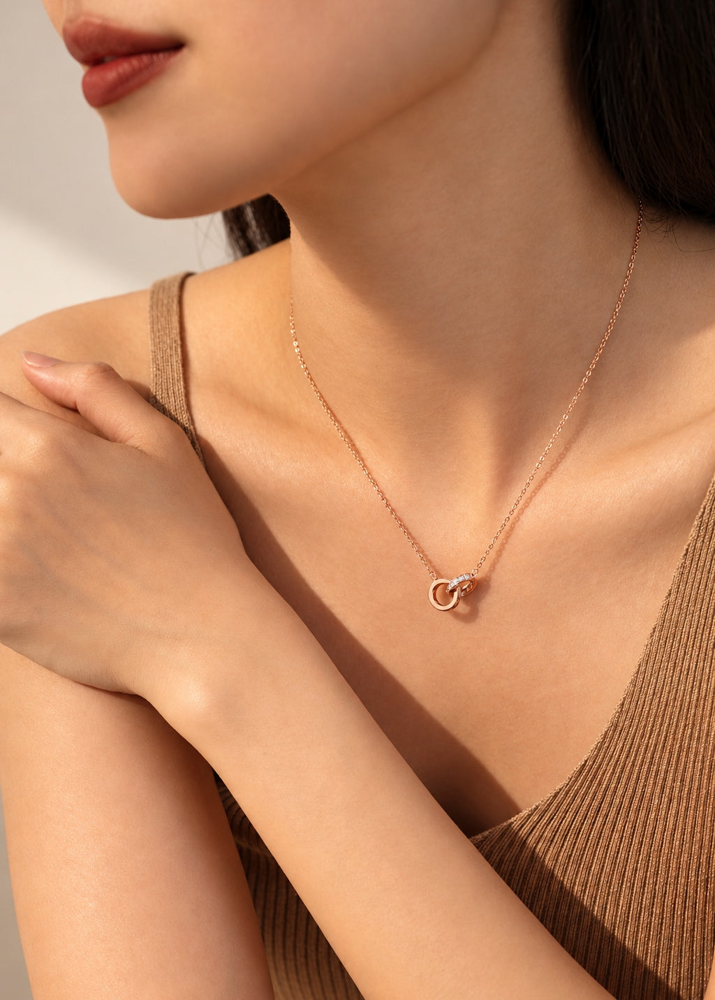 Amélie Interlocking Pendant Necklace in Rose Gold