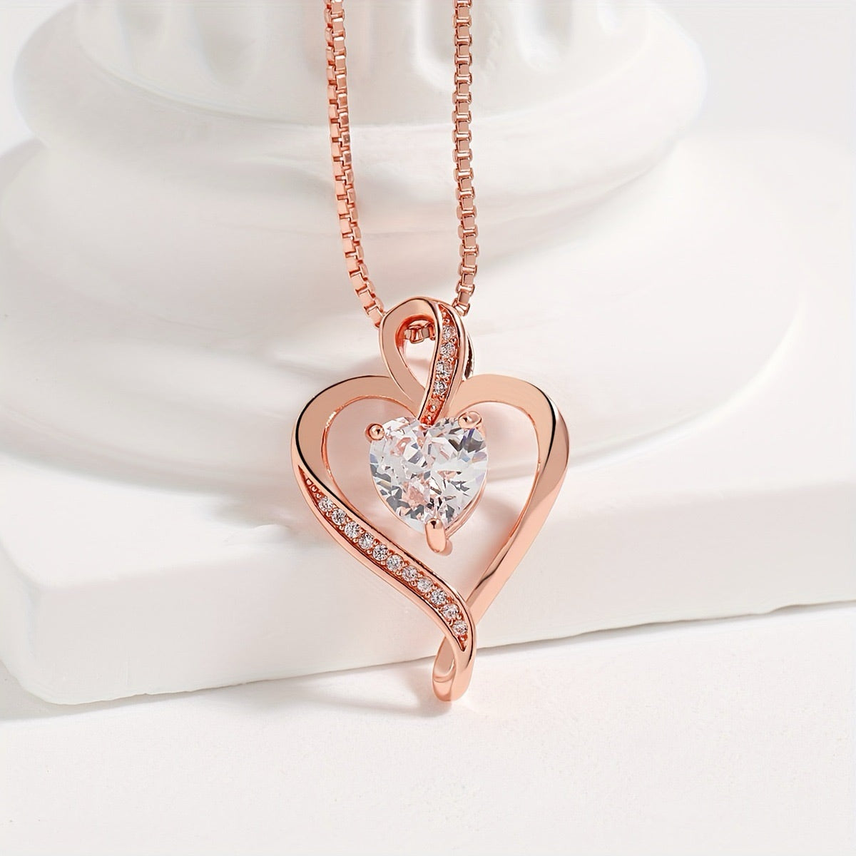 Avery Heart Necklace in Rose gold