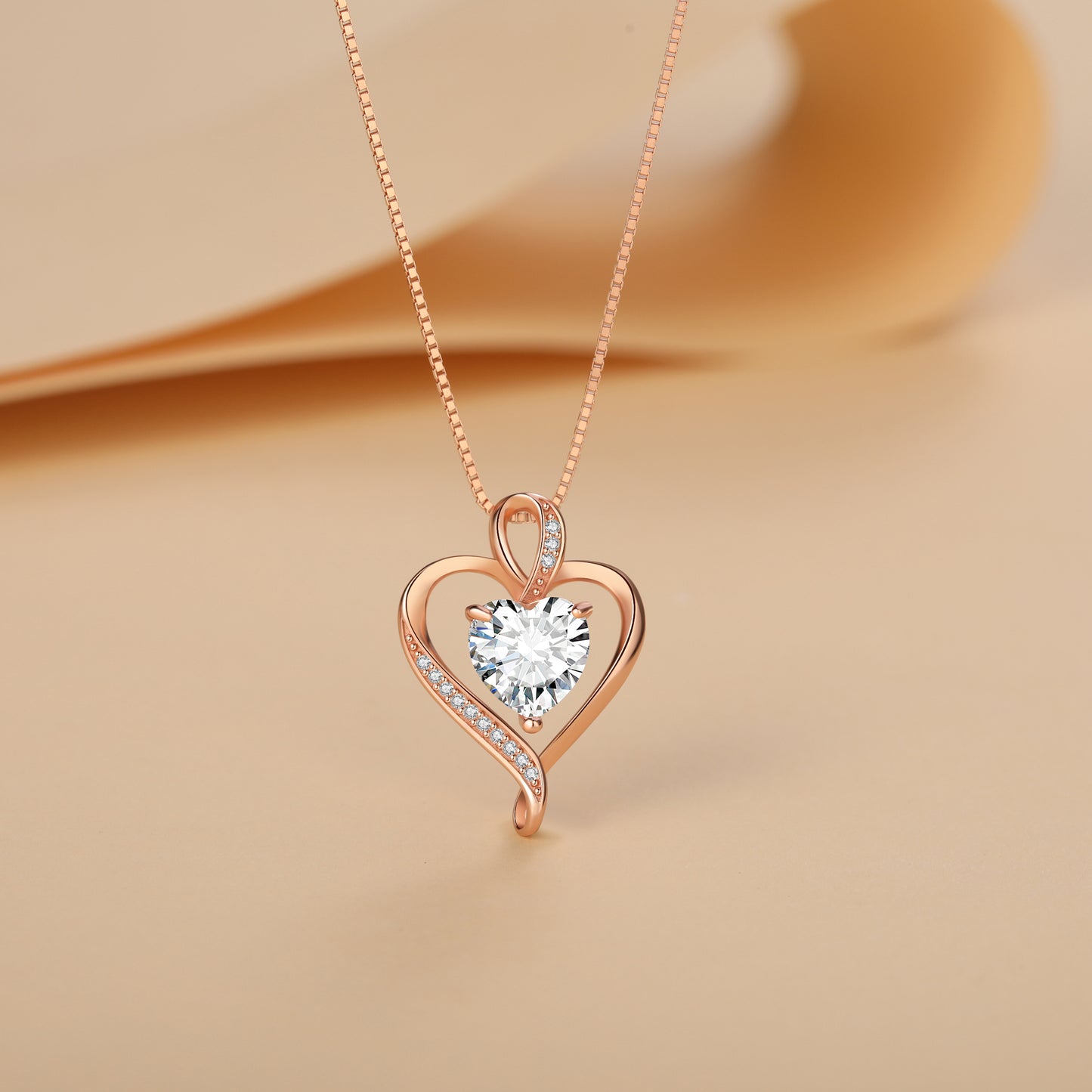 Avery Heart Necklace in Rose gold