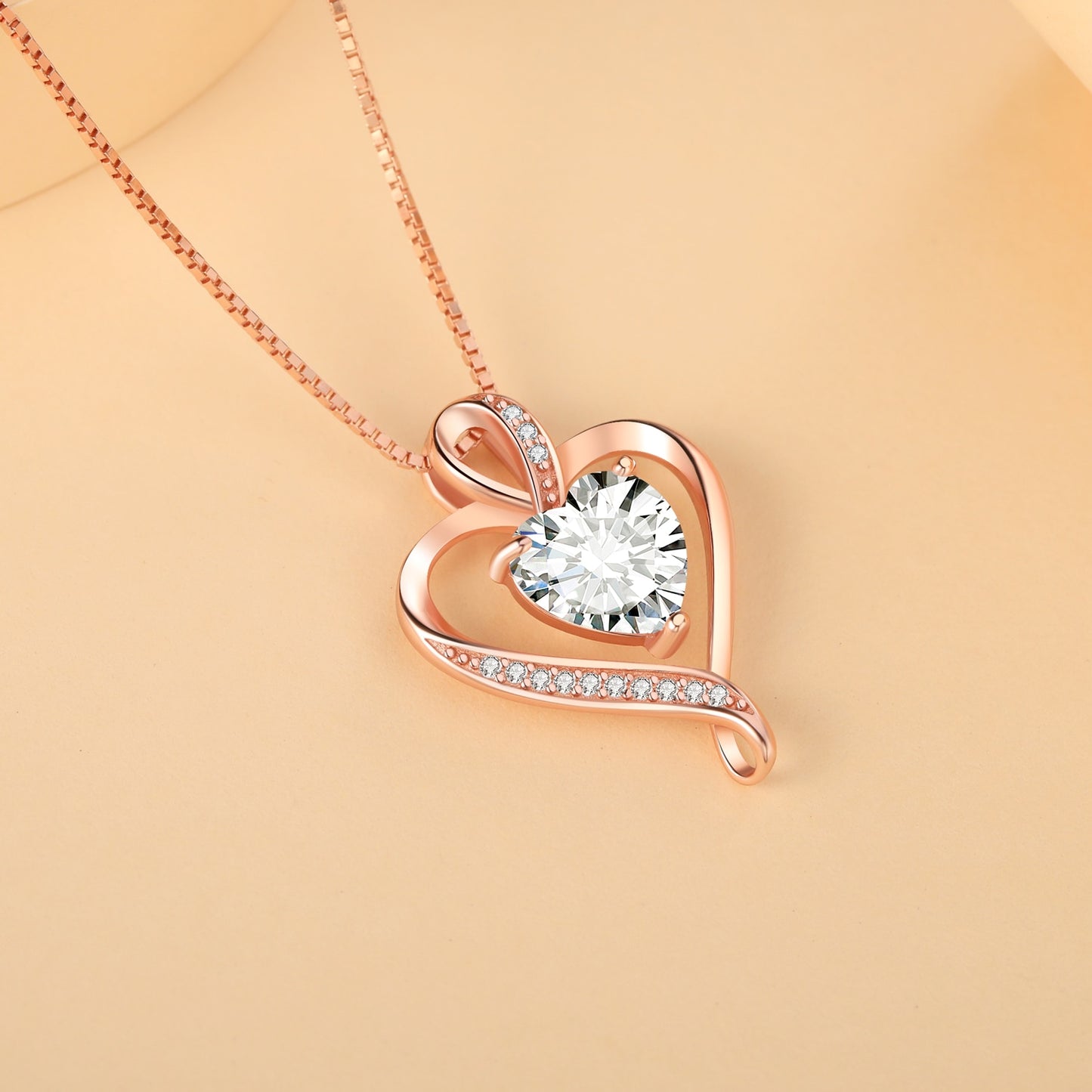 Avery Heart Necklace in Rose gold