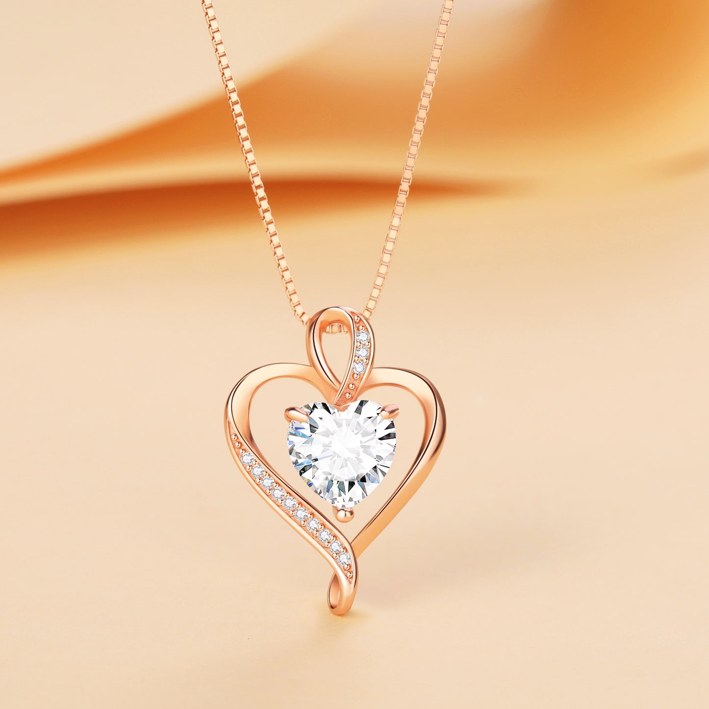 Avery Heart Necklace in Rose gold