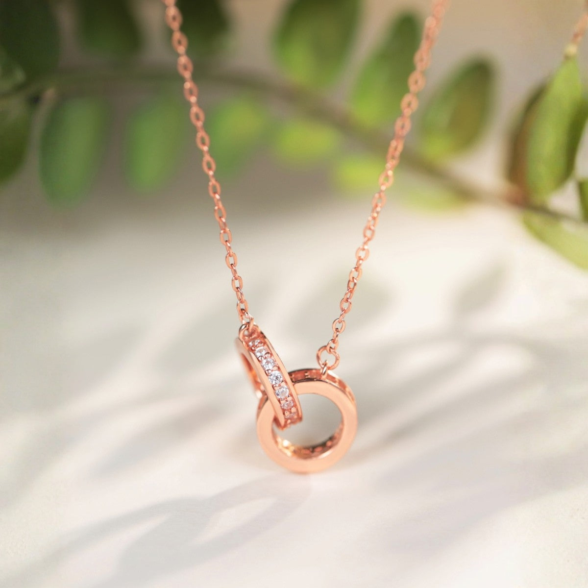 Amélie Interlocking Pendant Necklace in Rose Gold