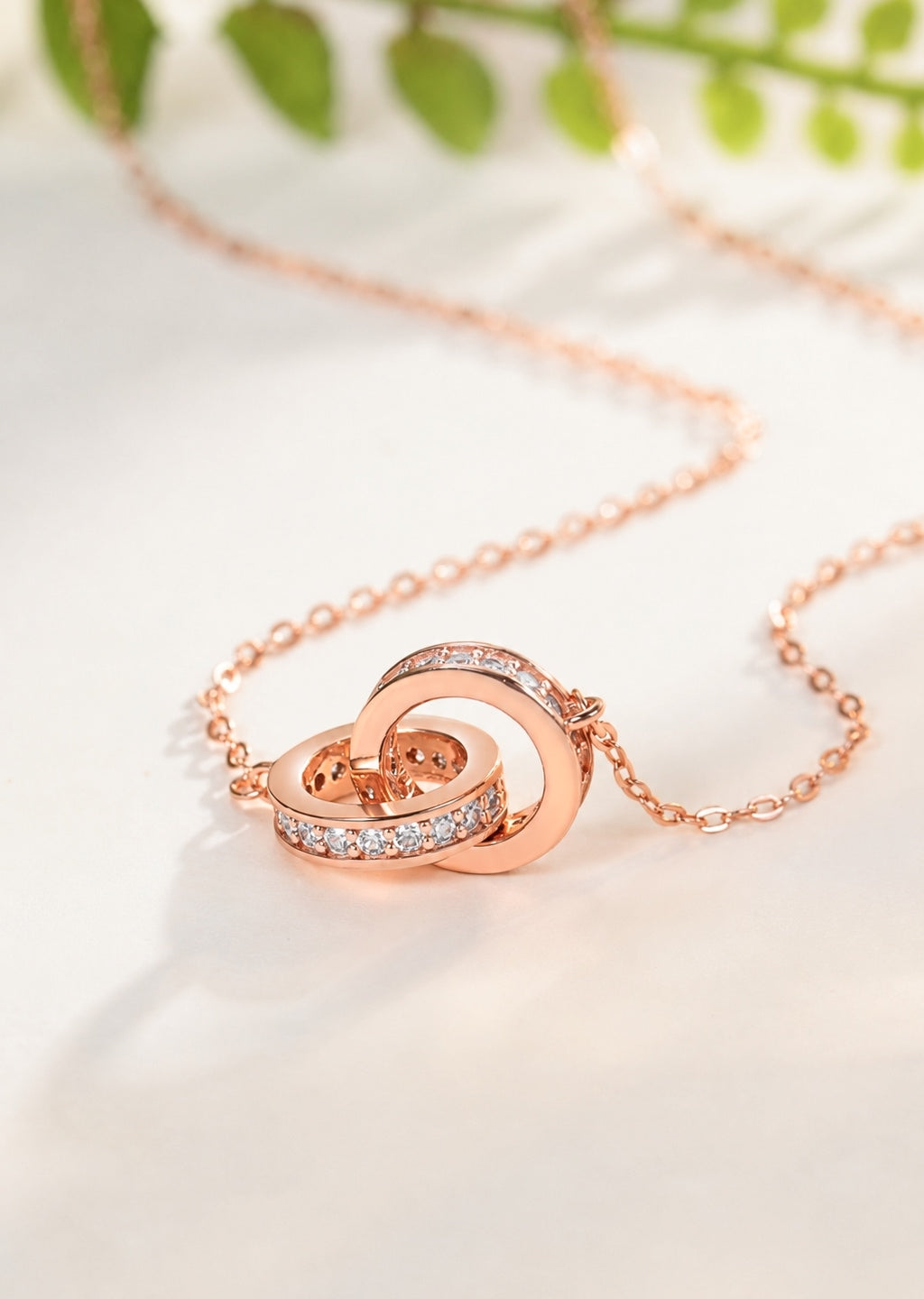 Amélie Interlocking Pendant Necklace in Rose Gold