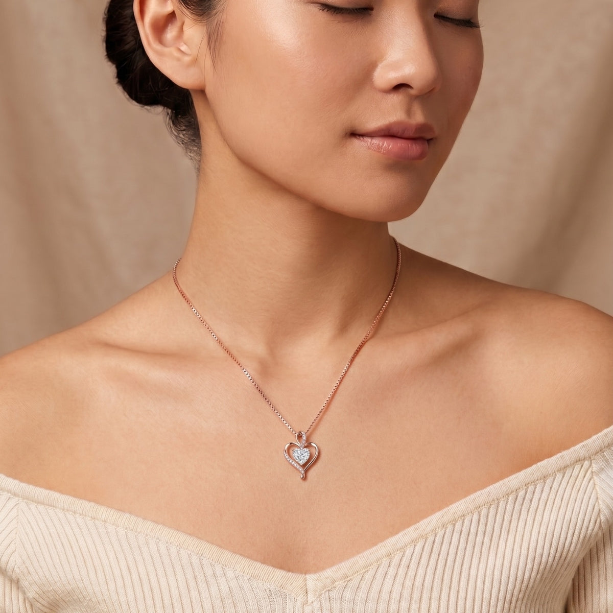 Avery Heart Necklace in Rose gold